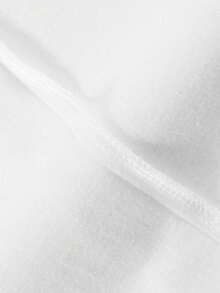 Camiseta de niño Disney con una impresión creativa de múltiples transferencias de calor de Lightning McQueen de Cars. Hecha de tela suave, cómoda y transpirable, es perfecta para el uso diario, salidas y actividades, y es un regalo ideal para niños. - Blanco - Ver 4