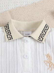 Pelele informal de punto acanalado para bebé niño con bordado de lindo caballo de dibujos animados en el cuello, cómodo para primavera/verano - Blanco - Ver 3