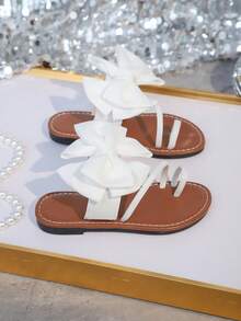 1 Pair Girls' White Flat Toe-Ring Sandals, Soft Fabric With Butterfly Decor, Slip-On Toe-Ring Design, Round Toe, Soft Non-Slip Sole, Fashion & Cute, Suitable For 3-12 Years Old Girls, Daily, Beach, Spring/Summer - White - View 8