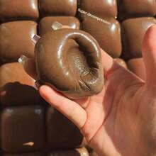 1个超柔软迷你吐司造型捏捏乐玩具，挤压解压，逼真食物模型，复活节、新年、情人节、生日、送给朋友和家人的完美礼物 - 彩色 - 查看 7