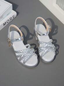 1双银色厚底女童凉鞋，亮面编织皮革鞋带设计，经典镂空搭扣装饰配水晶吊坠，简约圆头厚底防滑可爱沙滩凉鞋，适合3-15岁女孩，日常休闲、沙滩、度假、派对、春夏穿着。 - 銀色 - 查看 3