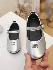 1双女童玛丽珍平底鞋，金属银色圆头搭扣平底鞋，适合日常穿着 - 銀色 - 查看 2