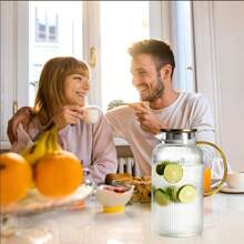 2PCS Glass Pitchers With Lids, 68oz/2L Classic Vertical Stripe Pitchers, Glass Pitchers With Handles, Suitable For Cold Brew Coffee, Lemonade, Iced Sun Tea And Other Beverages, Heat Resistant - 無色 - 查看 2
