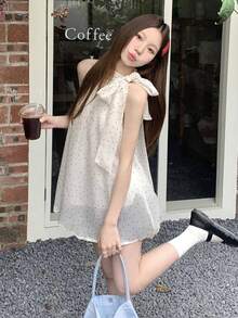 女士蝴蝶结波点吊带露背上衣，夏季法式优雅无袖衬衫，独特设计 - 白色 - 查看 1