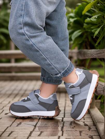 1双儿童舒适时尚休闲户外运动鞋，用途广泛，适合上学穿着，柔软舒适，四季皆宜。