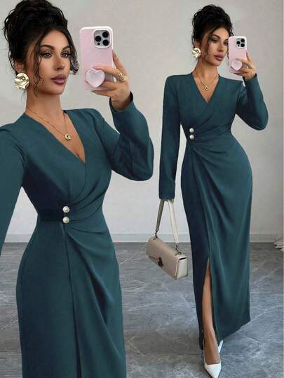 这款法式优雅女士V领湖蓝色收腰长袖中长连衣裙，腰部饰有珍珠纽扣，是日常休闲、通勤、办公、商务活动以及度假休闲的理想之选。它也是春季女装、婚礼宾客礼服、外出礼服、优雅连衣裙、度假装、休闲连衣裙以及春夏装的完美搭配。