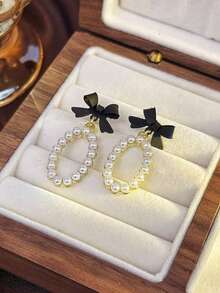 1对优雅黑色蝴蝶结珍珠耳环（女士款） - 黑與白 - 查看 1