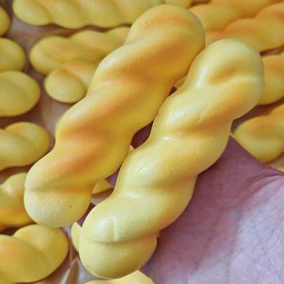 Soft PU Realistic Bread Squishy Model - Wet Texture & Finger Suction, Slow-Rise Anxiety Relief Sensory Fidget, Novelty Food Toy For Adults