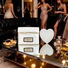 Gucci 粉色帆布化妆包，适合作为节日礼物送给女朋友或朋友。 - 白色 - 查看 2