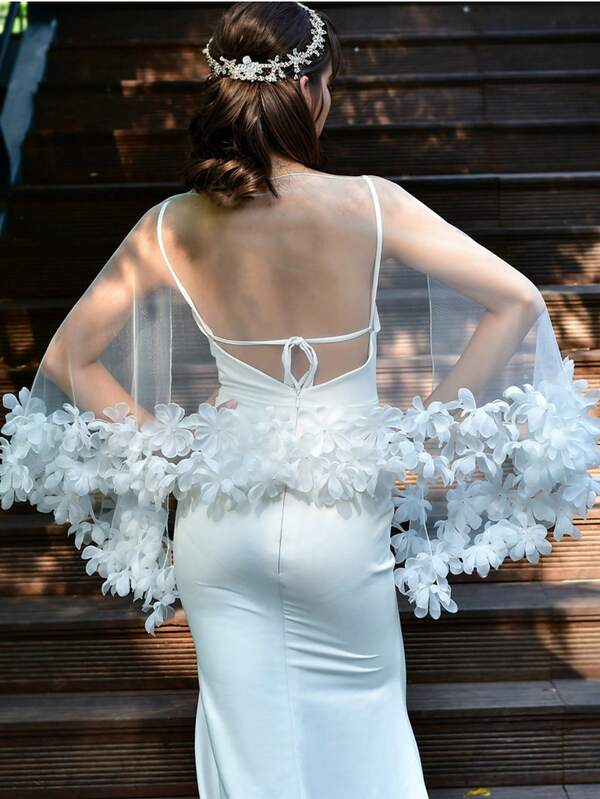 1 Stück perlenbestickter Blumen-Brautschal, eleganter weißer 3D-Blumen-Schal als Hochzeitskleid-Accessoire