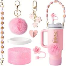 7件套粉色杯子配件，包括：水瓶提手带、硅胶杯套（适用于30盎司和40盎司的杯子）、硅胶吸管套、钥匙扣挂件，是送给女孩、女士和妈妈的最佳礼物。