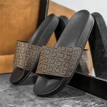 Pantuflas casuales para hombres, pantuflas de moda con diseño de letras impresas, pantuflas de casa planas de EVA suave antideslizante, pantuflas de playa de verano para hombres, pantuflas de ocio para hombres súper cómodas y duraderas antideslizantes, adecuadas para uso diario, pantuflas marrones de talla grande - Marrón - Ver 3