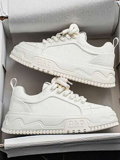 男士休闲运动鞋，新款系带圆头低帮舒适运动鞋，拼接时尚百搭简约风格，适合户外、校园、日常通勤等场合。