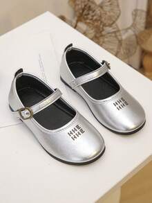 1双女童玛丽珍平底鞋，金属银色圆头搭扣平底鞋，适合日常穿着 - 銀色 - 查看 1