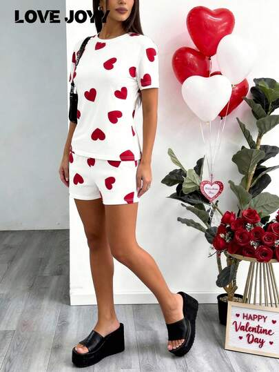 LOVE JOYY 女士红色爱心印花圆领短袖T恤短裤家居服套装，舒适休闲的两件套，非常适合居家休闲、情人节约会或睡衣派对。