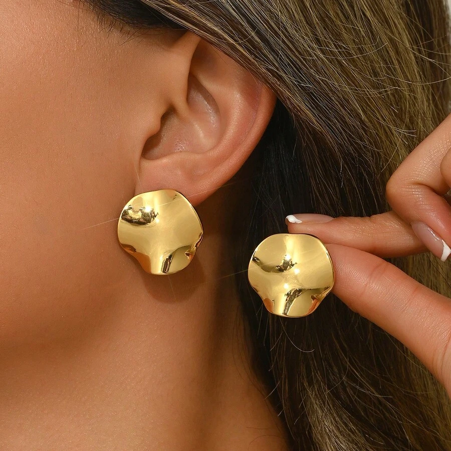 "Women's Gold Earrings With Sculptural Design – Modern Art In Metal Alloy" - AA - Xem 1