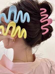 1 Piece Of Wavy Claw Clip, Sweet, Stylish And Minimalist Hair Accessory For Girls, Versatile For Daily Wear - Multicolor - View 1