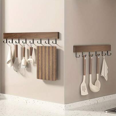 CASEGRACE 1 قطعة رف متعدد الاستخدامات لتعليق أدوات المطبخ بطراز الجوز لتنظيم المطبخ - يشمل حامل ملاقط وملاعق، خطاطيف عملية للمناشف والبشاكير والملابس، رف مثبت على الحائط موفر للمساحة، تشطيب خشبي متين، تركيب سهل، تخزين متنوع لفوضى سطح المطبخ، مثالي للمطابخ الصغيرة وغرف السكن الجامعي والشقق، حل شامل لتنظيم المنزل، خيار هدية رائع