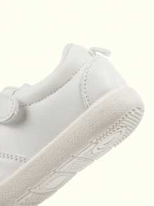 1双儿童白色时尚百搭运动鞋，采用魔术贴和系带设计，圆头，柔软平底，舒适透气，休闲百搭，适合日常户外活动、体育锻炼、慢跑和上学穿着，四季皆宜。 - 白色 - 查看 6