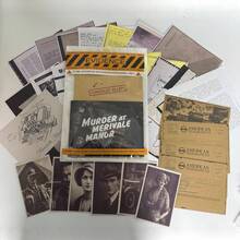 未解之谜游戏 - 冷案档案调查 - 神秘杀手 - 侦探证据与犯罪档案 - 个人、约会之夜与派对游戏 - “在梅里韦尔庄园” - 彩色 - 查看 5