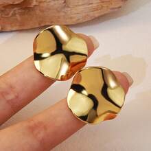 "Women's Gold Earrings With Sculptural Design – Modern Art In Metal Alloy" - AA - Xem 2