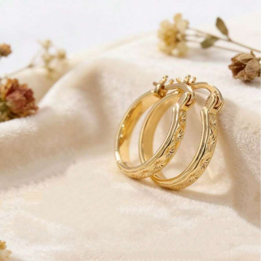 Elegant Minimalist Handcrafted Textured Copper Women Earrings, Fashionable Simple Round Earrings, Everyday Chic Dangle Earrings - Gold - View 1