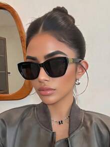 男女通用黑色复古长方形太阳镜，经典塑料镜框时尚眼镜，夏季度假必备复古太阳镜，适合海滩旅行、驾驶和日常佩戴 - 黑色 - 查看 1