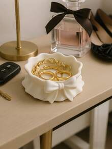 1个优雅首饰收纳托盘，采用荷叶形设计，饰以迷人蝴蝶结，3D打印工艺，是梳妆台的完美之选，也是理想的礼物。 - 彩色 - 查看 1