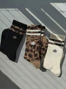3 Pares de Meias Médias da Moda com Estampa de Leopardo e Padrão de Letras, Novas para a Primavera, Macias, Confortáveis e Duráveis para Mulheres, Adequadas para Esportes, Casa, Presentes, Todas as Estações, Lavável à Mão/Máquina - Multicolorido - Visão 11