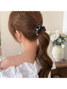 一对黑白优雅珍珠装饰发圈，适合派对、聚会、宴会、日常穿搭搭配 - 黑與白 - 查看 3