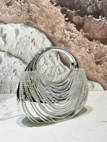 Dedoo هذه الحقيبة المطلية بالذهب على شكل هلال للنساء هي خيار متعدد الاستخدامات وأنيق للمناسبات العادية، بما في ذلك المناسبات الرسمية. وتتميز بسلسلة رفيعة عالية الجودة، مما يجعلها مناسبة للعديد من المناسبات مثل الخروج والسفر والتسوق والتنقل والهدايا والحفلات. - فضي - مشاهدة 5