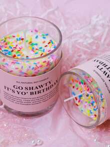 1个大号马克杯，生日快乐！祝您生日快乐，并祝您在新的一年里拥有更多美好的回忆。愿您的生日如同这支可爱的磨砂蜡烛般甜蜜，愿新的一年充满乐趣、冒险和值得分享的精彩瞬间。生日快乐！适用于所有生日庆祝活动！罐装蜡烛、蜡烛、礼物、家居装饰、生日装饰、生日蜡烛、装饰品。