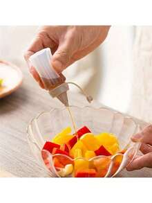 4pcs Mini Sauce And Ketchup Bottles, Mini Ketchup Bottles, Condiment Squeeze Bottles, Leak-Proof Plastic, Seasoning Bottles, Plastic Portable Containers Suitable For Salad Dressing, Condiments, Honey, Economical Product, Office Lunch Box, Picnic Oil, Lunch Box, Back To School, Perfect Lunch Box, Picnic, Perfect Kitchen Gadgets And Apartment Essentials, Kitchen, Christmas Gift - Multicolor - View 5