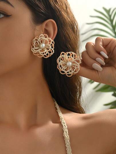 1 Pair Handmade Beaded Faux Pearl Hollow Flower Stud Earrings, Minimalist Versatile Creative Forest Style Multicolor Beaded Woven Faux Pearl Flower Earrings, Suitable For Women's Daily, Vacation, Party Wear (Handmade Beads Color, Position And Quantity Are Random)