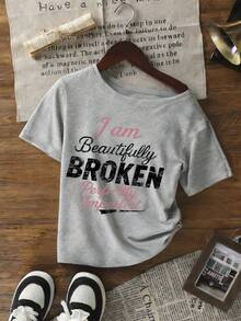 Nova Camiseta Casual de Verão com Estampa de Letra Americana Estilosa, Manga Curta com Ombro Oblíquo, Versátil e Elegante, Adequada para Mulheres - Cinza escuro - Visão 3