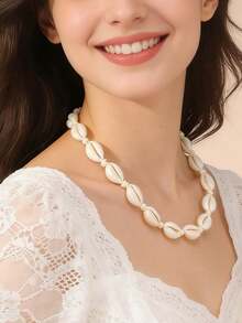 1pc Shell Necklace, Minimalist Bohemian Sea Shell Beach Style Necklace For Women, Unique Gift Idea Suitable For Outdoor Activities - Beige - View 2