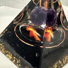 1 Peça Bola de Cristal do Anjo Jesus Pirâmide de Orgônio de Resina, Feita de Contas de Ametista Natural e Cristais de Obsidiana Preta, Usada para Aliviar o Estresse, Melhorar os Canais de Energia, Promover a Condução de Energia e Auxiliar a Meditação Curativa, Atrai Sorte e Sucesso - Um Presente Ideal para Decoração de Carro e Casa. - Preto 1 peça - Visão 8