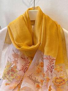女士金线花卉刺绣披肩，透气防风设计，适合夏季防晒/春秋季保暖，可搭配旗袍、礼服和休闲装，是送给妈妈/闺蜜的优雅礼物。 - 薑黃色 - 查看 4