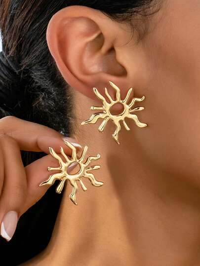 1 Pair Fashionable Exaggerated Gold Metal Asymmetrical Sun Earrings, Minimalist Elegant Design Jewelry For Women, Suitable For Daily Wear, Vacation, Date, Party, Holiday