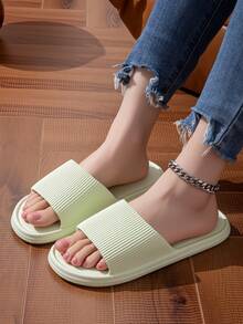 一双男女通用家居拖鞋,多种颜色可选,时尚百搭,舒适柔软的粉色条纹厚底防滑防臭EVA女士浴室拖鞋,适合浴室使用,是沐浴和洗脚的理想之选。这款拖鞋采用EVA材质,柔软舒适,速干,也可作为夏季拖鞋穿着。 - 多色 - 查看 10