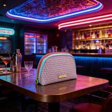 Bvlgari 宝格丽几何图案圆顶化妆包，编织纹理，金色Logo点缀，便携式彩妆护肤品收纳包，适合通勤、旅行，时尚大容量化妆包，完美礼品及日常必备，化妆包，旅行必备 - 彩色 - 查看 3