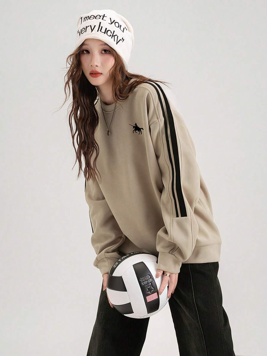 JUTU 春秋系列马术印花卡其色和黑色拼接女式圆领卫衣，休闲宽松中长款简约上衣 - 979卡其灰拼黑-1182黑 - 查看 1