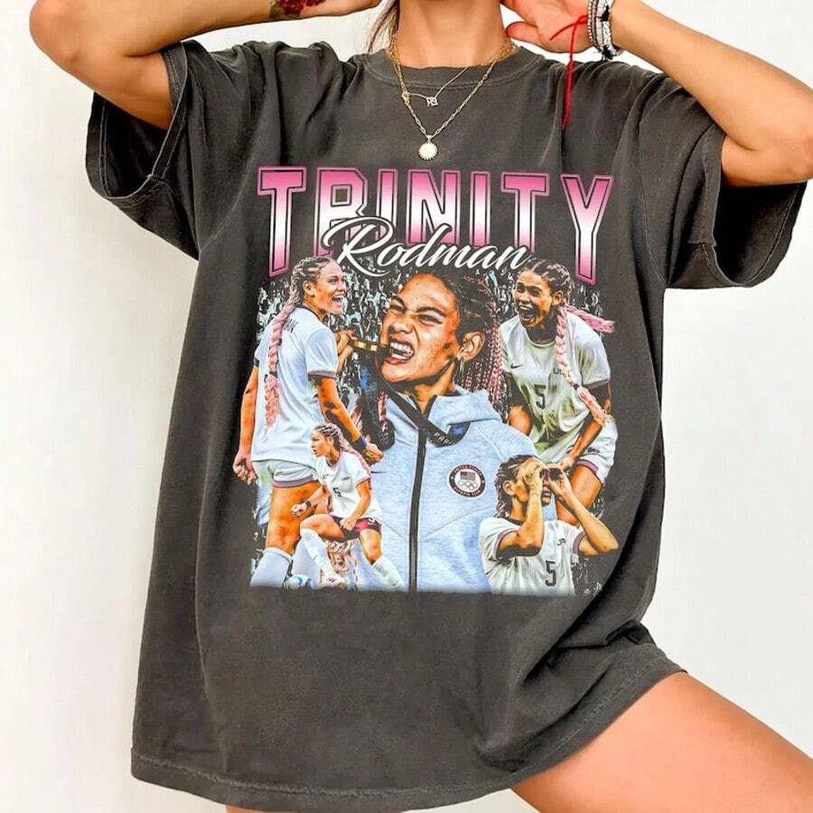 Co Mfort Co Lors Trinity Rodman Retro Vintage 90s Graphic T-Shirt, USA Women's, Soccer T-Shirt - 黑色 - 查看 1