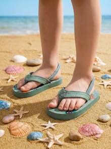 1 para zielonych, modnych, prostych, pasiastych sandałów dla chłopców, z miękkim, płaskim dnem, wygodnych, lekkich i łatwych w noszeniu, codziennych kapci dziecięcych, odpowiednich do letniej zabawy na plaży, rodzinnych wakacji na plaży i codziennego użytku w łazience (losowy wzór) - Zielony - Zobacz 2