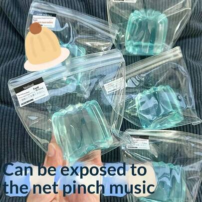 1个精致的可丽露布丁造型，质感逼真，色彩搭配可爱。采用优质慢回弹材料制成，柔软有弹性，挤压舒适，有助于缓解压力。小巧精致，适合桌面摆放，甜蜜又治愈。
