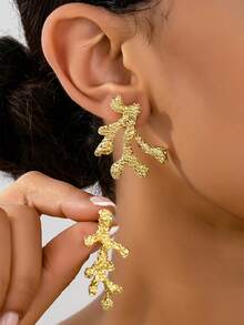 1 Paar modische strukturierte Metall Korallen Ohrringe, vielseitiger Lässig Schmuck im Ozean-Stil für Frauen, geeignet für Strand, Alltag und Party - Gold - Übersicht 2