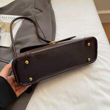 简约休闲法棍包，2026新款高品质奢华时尚单肩/腋下包 - 彩色 - 查看 12