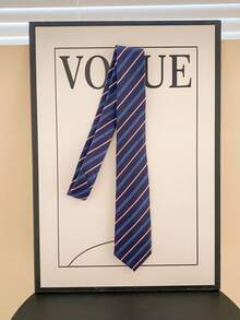 一条蓝色条纹领带/腰带，JK制服领带，女款，学院风腰带，水手服的完美配饰。纤细的条纹设计适合休闲穿着、周末郊游、约会、校园旅行、街头摄影以及各种场合。它是一款时尚百搭的配饰，也是圣诞节装饰的理想之选。 - 彩色 - 查看 17