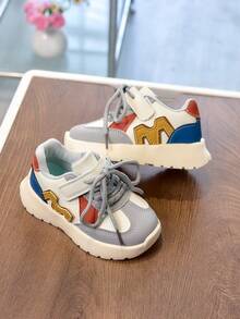 1 par de zapatos deportivos casuales para niños, adecuados para todas las estaciones, con cierre conveniente y suela blanda para caminar, zapatos casuales planos antideslizantes de color gris para niños para parque/otoño, zapatos casuales suaves, cómodos y ligeros de color blanco para niñas para vacaciones de verano, zapatos deportivos casuales de cuero rosa para niños y niñas en otoño/invierno, adecuados para la vida diaria y actividades al aire libre para niños de 2 a 8 años - Gris - Ver 2