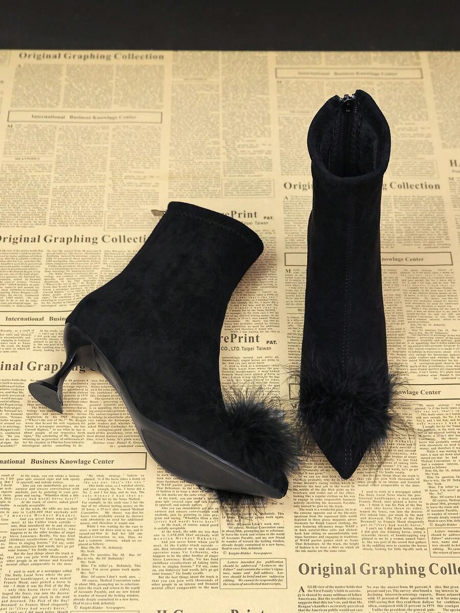 2026秋冬新款女士黑色弹力修身短靴，时尚尖头仿毛皮装饰绒面短靴，中跟细跟办公正装靴 - 黑色 - 查看 1